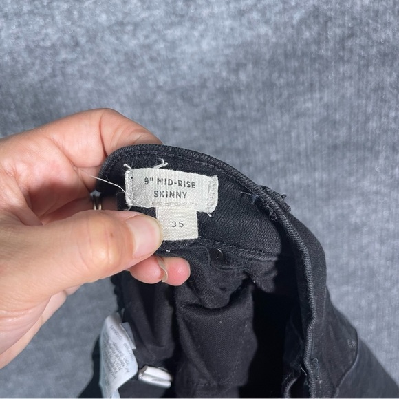 Madewell Women’s 35 9” Mid Rise Skinny Black Butterfly Button Raw Hem Jeans - Picture 7 of 9